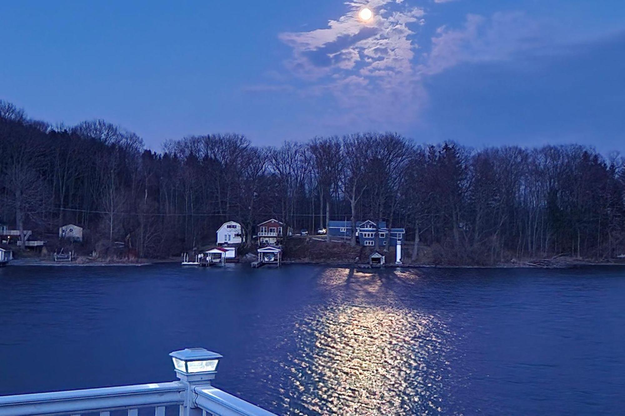 Waterfront Wolcott Vacation Rental With Deck And Views ภายนอก รูปภาพ